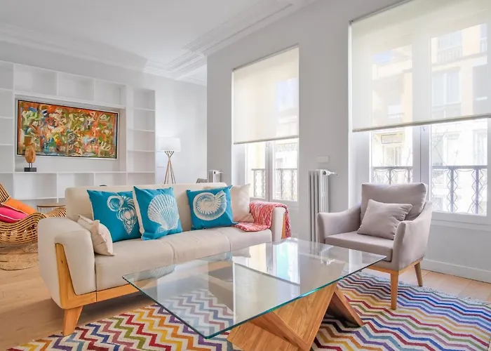 Stylish 3-Bedroom Apartment In The Heart Of Barrio Salamanca Perfect For Shopping & Leisure, Castello IV
